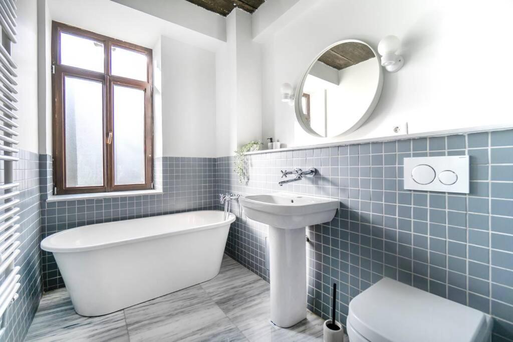 Marvellous Design 2br Old Town Appartement